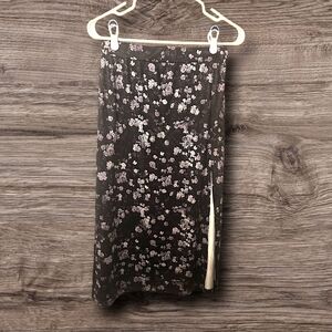 L - Black and white floral midi skirt with slit.